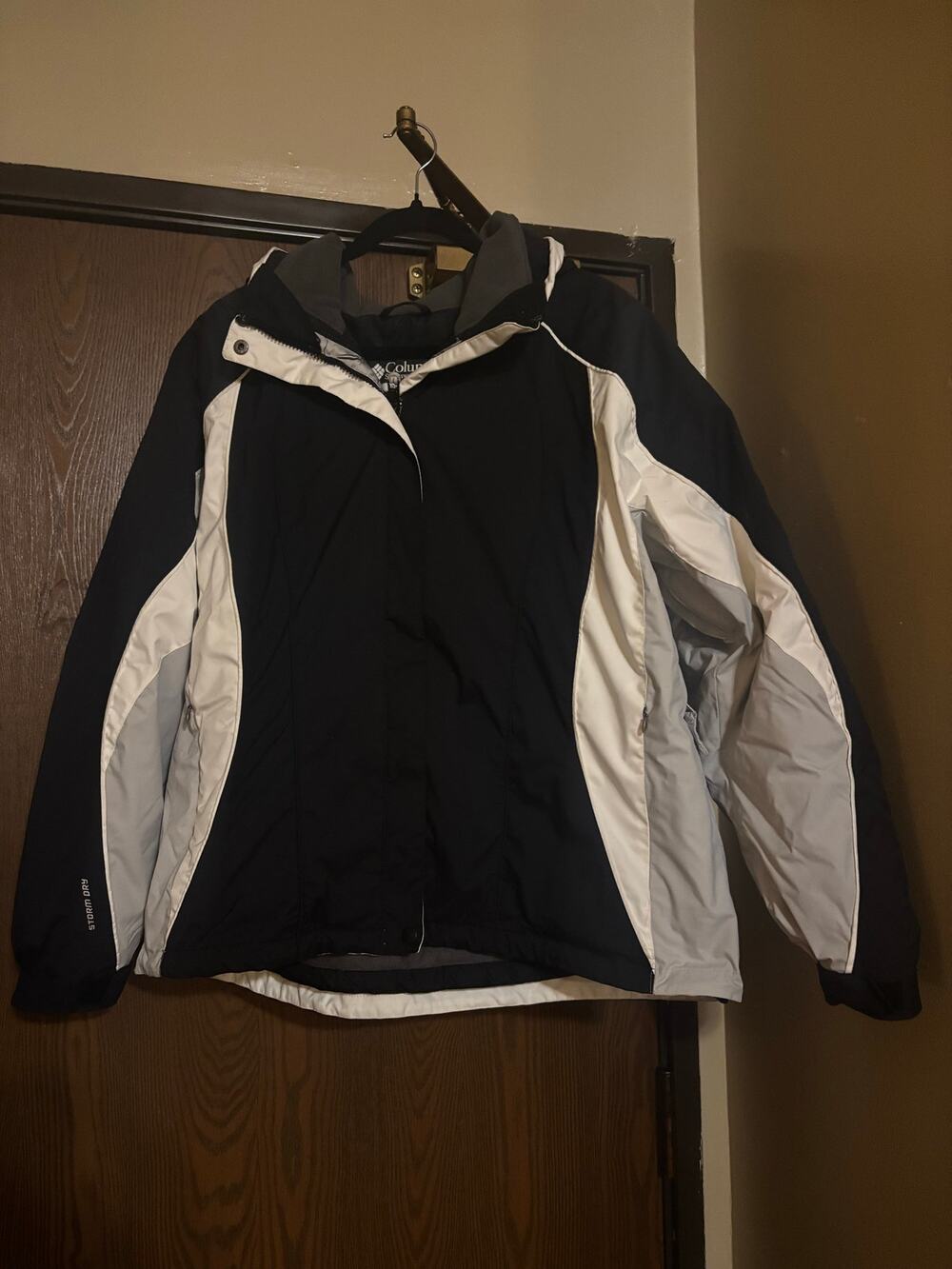 Columbia Black/ White Interchange Winter Outerwear Waterproof Ski Jacket/ Coat